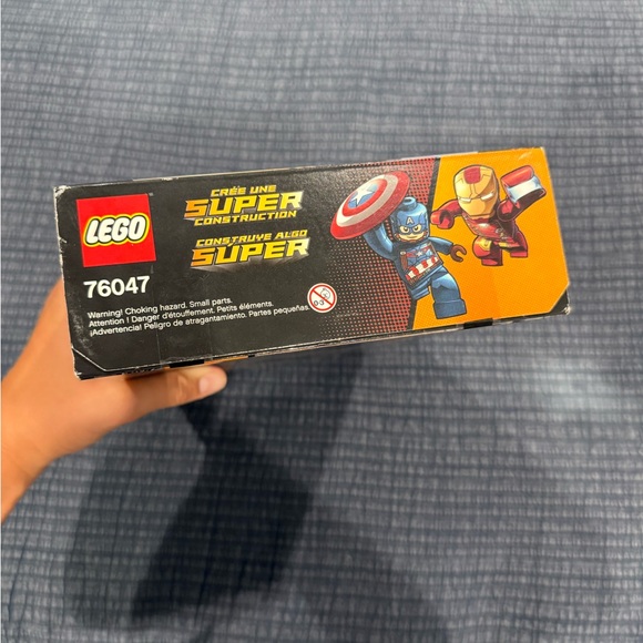 LEGO Super Heroes Black and Purple Jet Set - Picture 4 of 5